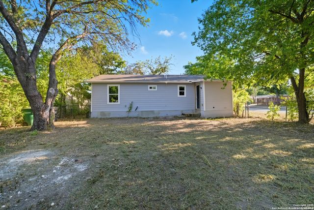 835 Aaron Pl, San Antonio, TX 78221
