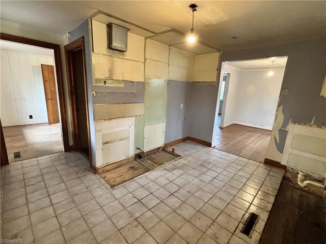 1255 Peace Haven Road, Winston-salem, NC 27104