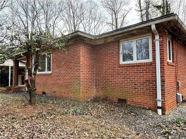 1255 Peace Haven Road, Winston-salem, NC 27104