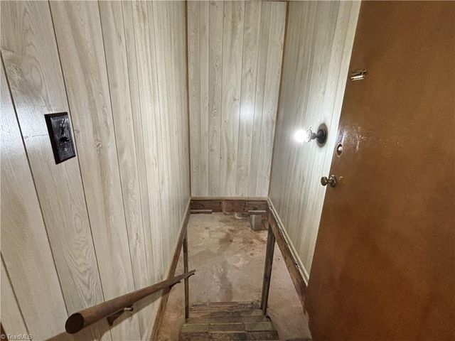 1255 Peace Haven Road, Winston-salem, NC 27104