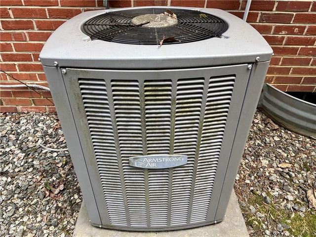 1255 Peace Haven Road, Winston-salem, NC 27104