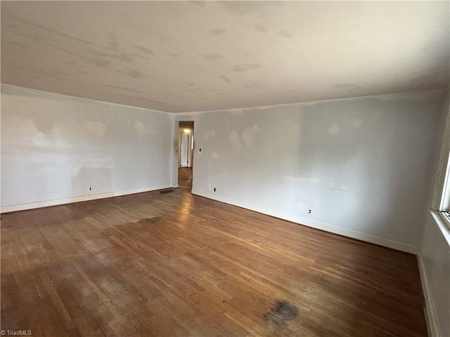 1255 Peace Haven Road, Winston-salem, NC 27104