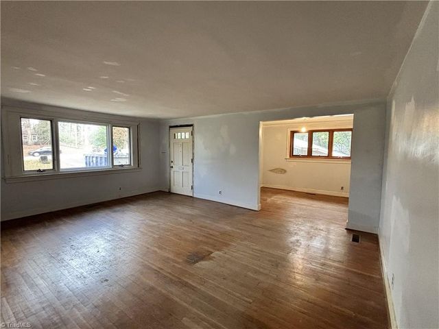 1255 Peace Haven Road, Winston-salem, NC 27104