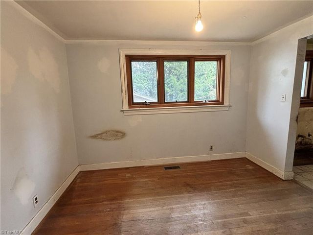 1255 Peace Haven Road, Winston-salem, NC 27104