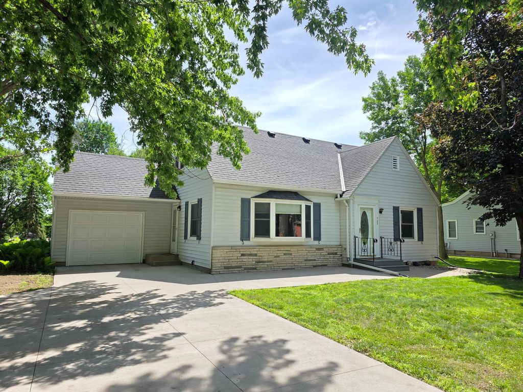 723 S 4th Street, Le Sueur, MN 56058 — exterior