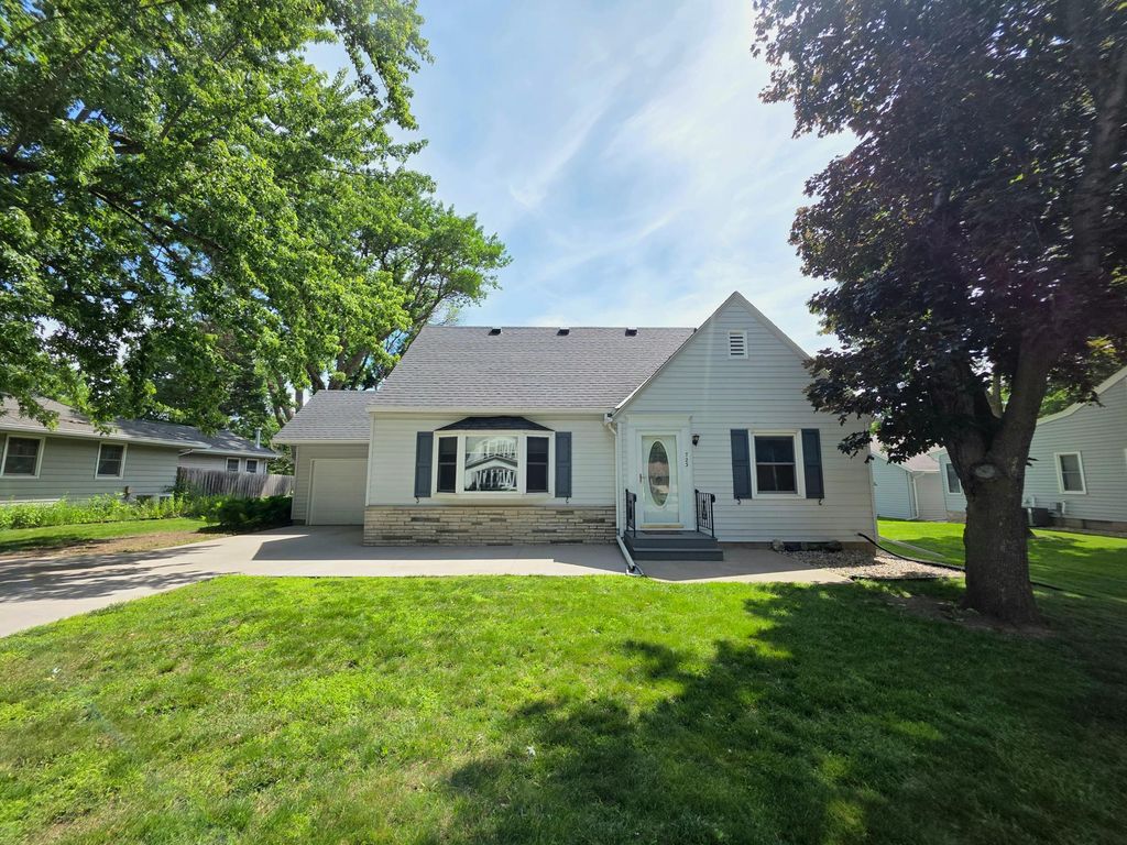 723 S 4th Street, Le Sueur, MN 56058 — photo 2