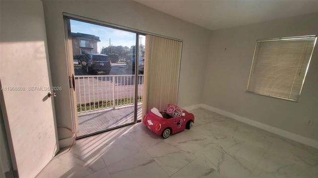 5425 SW 77th Ct 102D, Miami, FL 33155