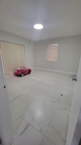 5425 SW 77th Ct 102D, Miami, FL 33155