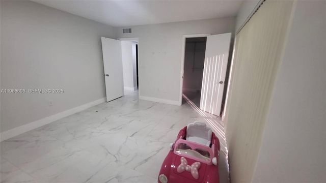 5425 SW 77th Ct 102D, Miami, FL 33155