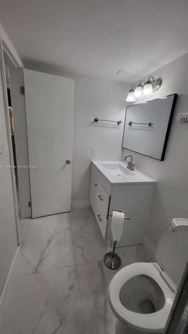 5425 SW 77th Ct 102D, Miami, FL 33155