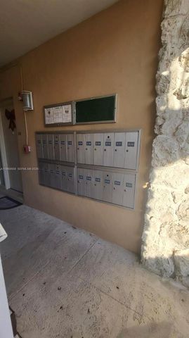 5425 SW 77th Ct 102D, Miami, FL 33155