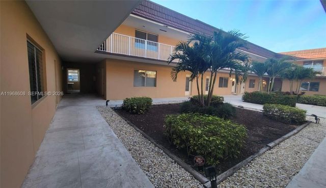 5425 SW 77th Ct 102D, Miami, FL 33155