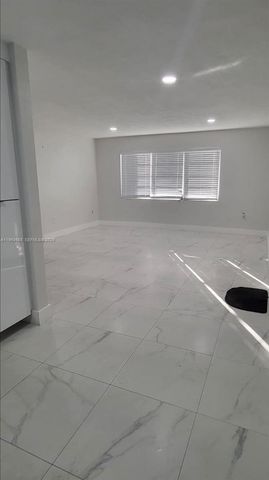 5425 SW 77th Ct 102D, Miami, FL 33155