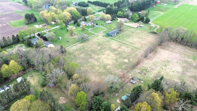 1155 S Bainbridge Center Road, Benton Harbor, MI 49022