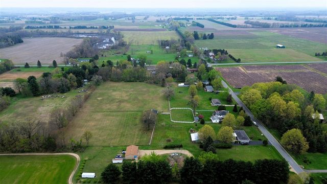 1155 S Bainbridge Center Road, Benton Harbor, MI 49022