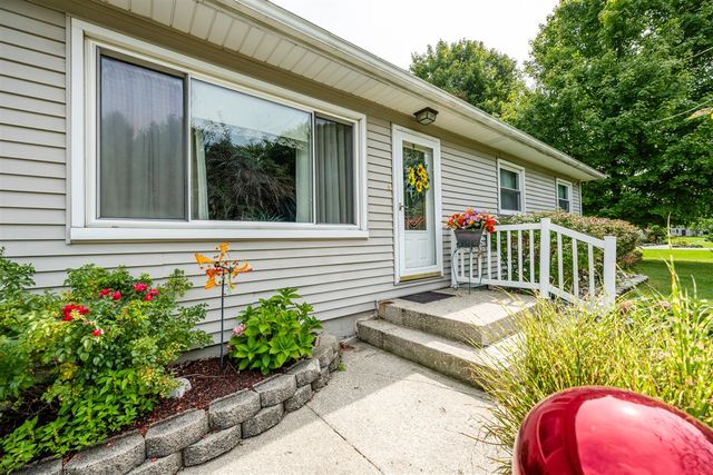 1155 S Bainbridge Center Road, Benton Harbor, MI 49022