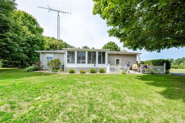 1155 S Bainbridge Center Road, Benton Harbor, MI 49022