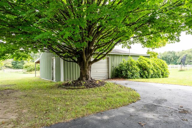 1155 S Bainbridge Center Road, Benton Harbor, MI 49022