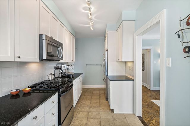 3800 N Lake Shore Drive 3G, Chicago, IL 60613