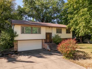 1620 S VERMONT Avenue, Davenport, IA 52802