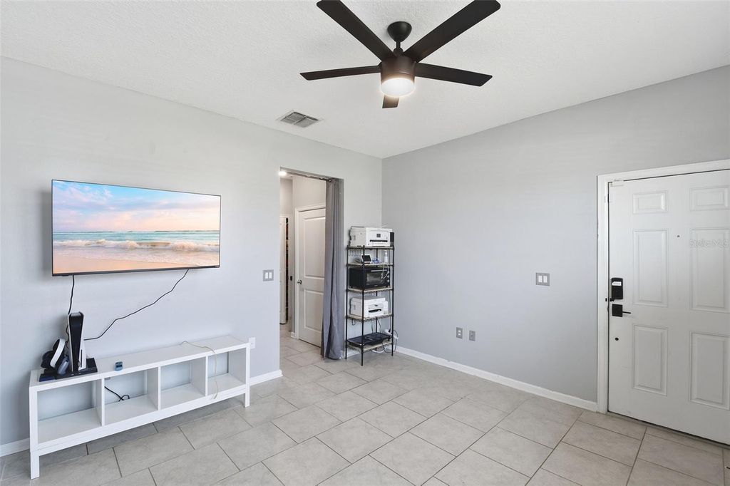 Image 18 of property listing at 587 PATTON LOOP, Bartow, FL 33830