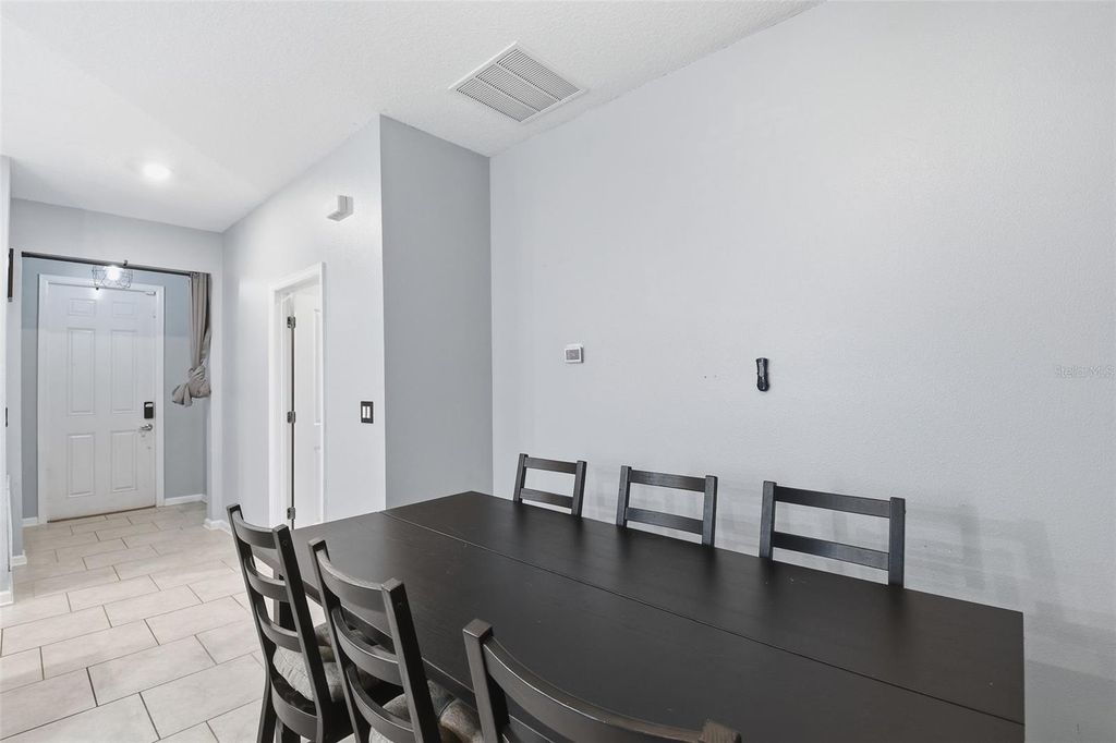 Image 8 of property listing at 587 PATTON LOOP, Bartow, FL 33830