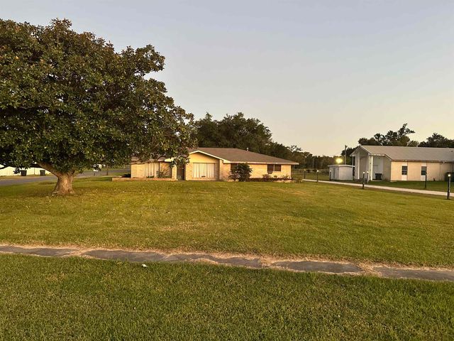100 Leger St, Montegut, LA 70377