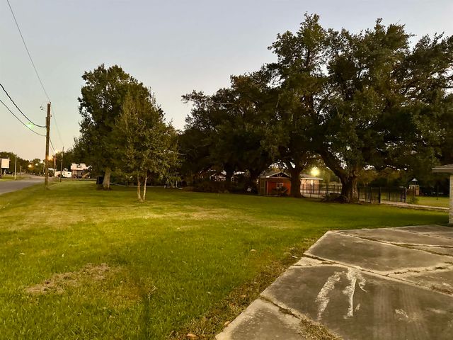 100 Leger St, Montegut, LA 70377