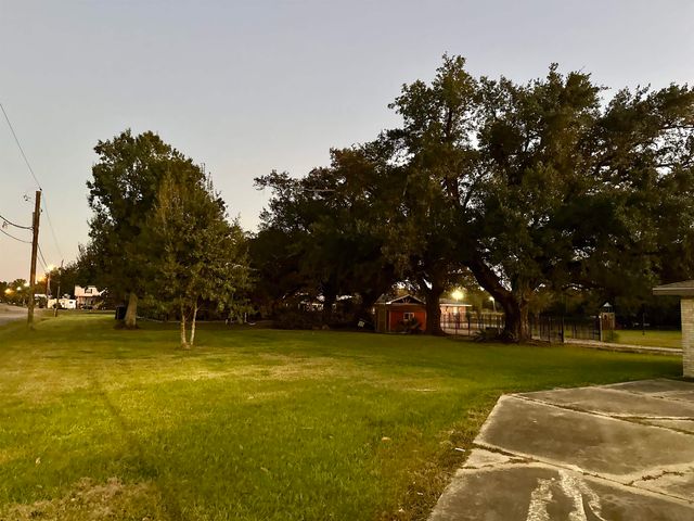 100 Leger St, Montegut, LA 70377