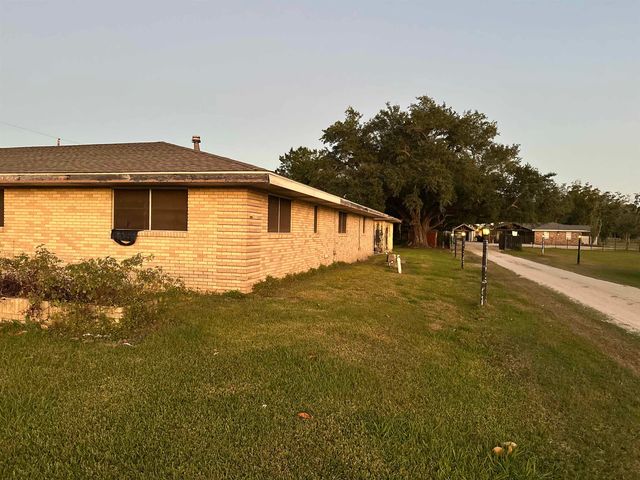 100 Leger St, Montegut, LA 70377