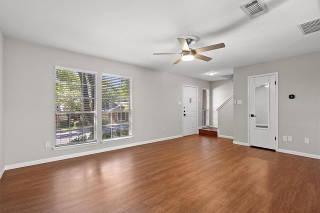 1015 E Yager LN 79, Austin, TX 78753