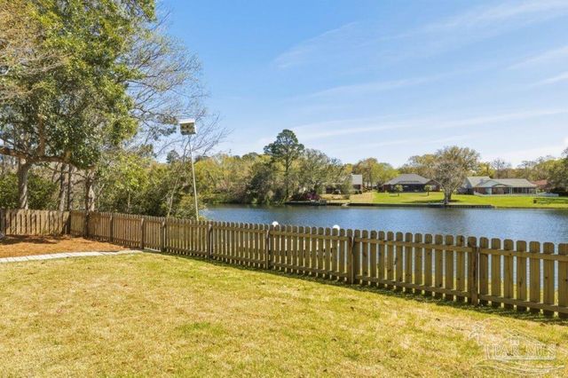 5052 Roland Rd, Pace, FL 32571