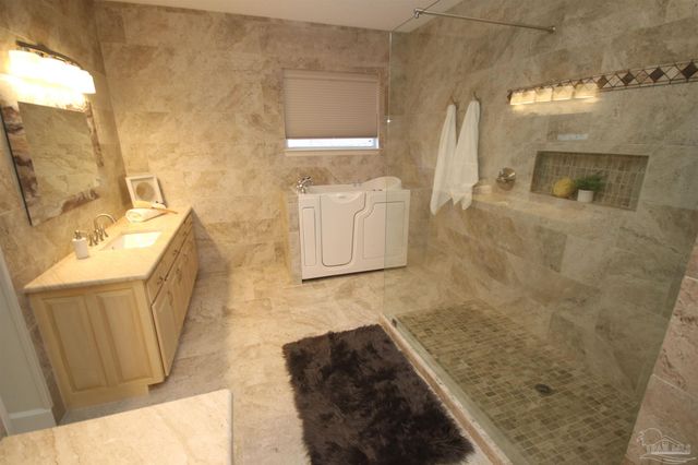 5052 Roland Rd, Pace, FL 32571