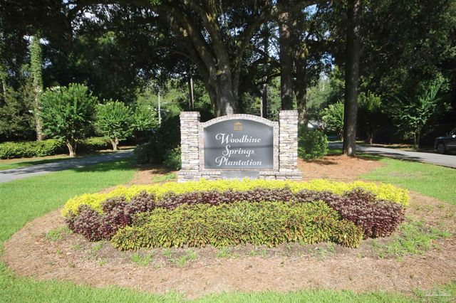 5052 Roland Rd, Pace, FL 32571