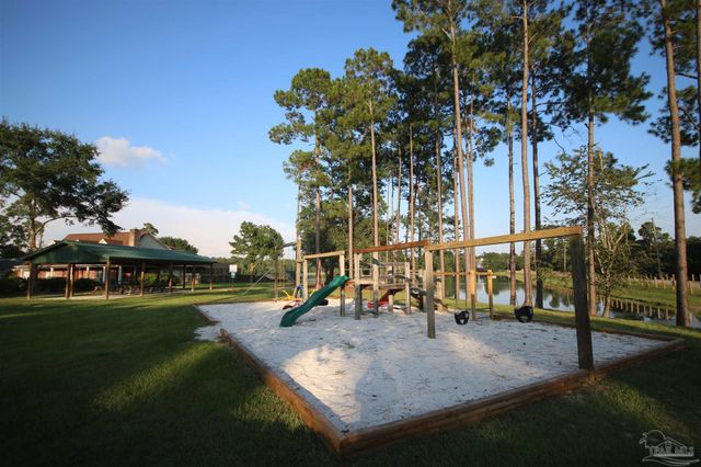 5052 Roland Rd, Pace, FL 32571