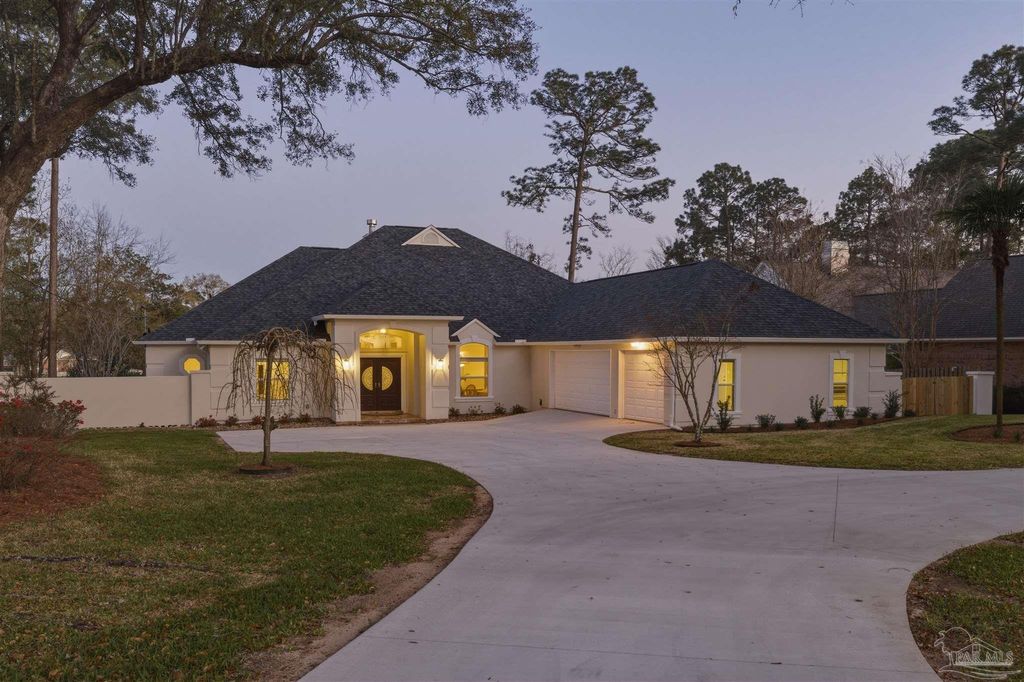 5052 Roland Rd, Pace, FL 32571