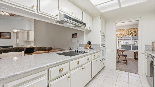 1400 Sussex Ct, Roseville, CA 95661