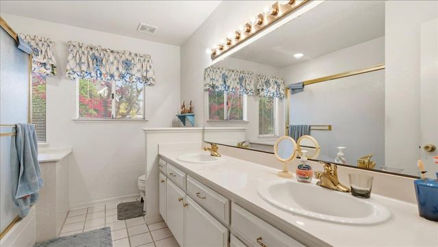 1400 Sussex Ct, Roseville, CA 95661