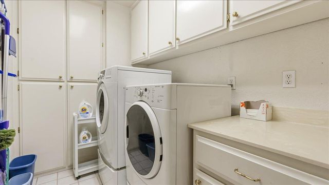 1400 Sussex Ct, Roseville, CA 95661