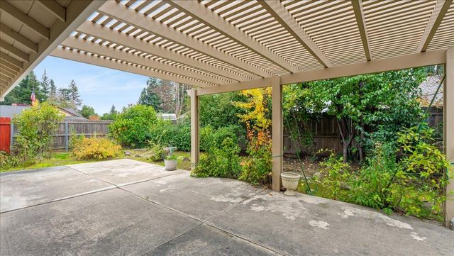 1400 Sussex Ct, Roseville, CA 95661