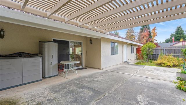 1400 Sussex Ct, Roseville, CA 95661