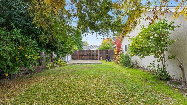 1400 Sussex Ct, Roseville, CA 95661