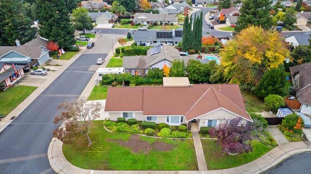 1400 Sussex Ct, Roseville, CA 95661