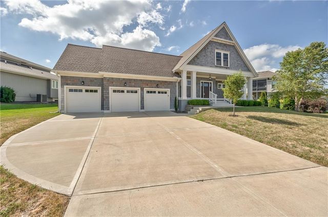 9742 Shady Bend Circle, Lenexa, KS 66227