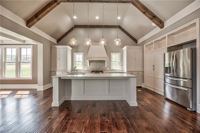 9742 Shady Bend Circle, Lenexa, KS 66227