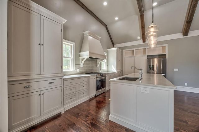 9742 Shady Bend Circle, Lenexa, KS 66227