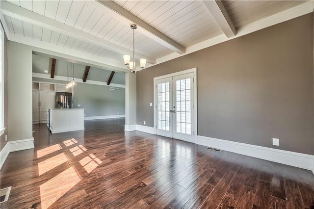 9742 Shady Bend Circle, Lenexa, KS 66227