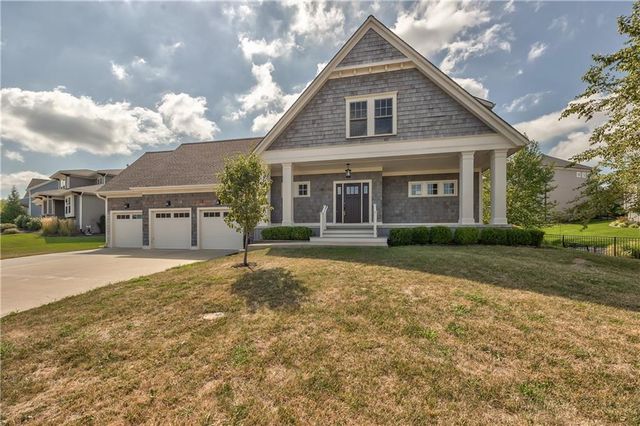 9742 Shady Bend Circle, Lenexa, KS 66227
