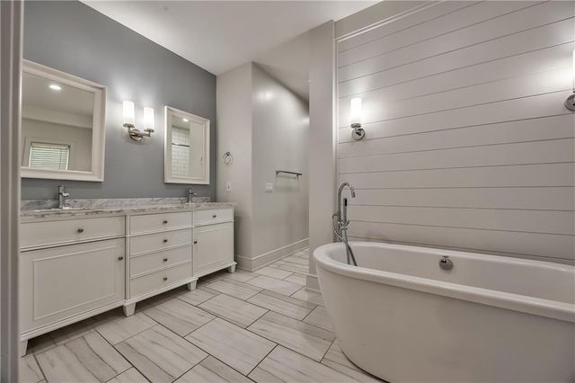 9742 Shady Bend Circle, Lenexa, KS 66227