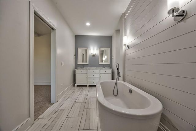 9742 Shady Bend Circle, Lenexa, KS 66227